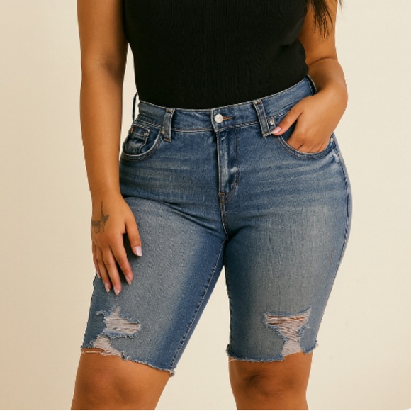 TRUE RELIGION Jennie Ankle Raw Hem Skinny Stretch Cut off Jean Shorts Size 32 - Picture 1 of 12